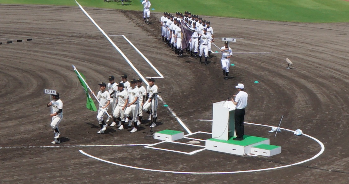 高専チームの入場行進の様子